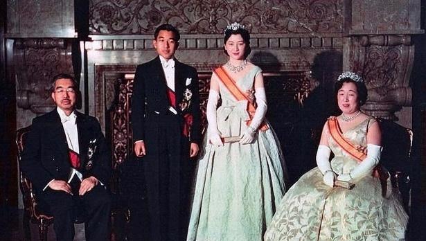 日本明仁天皇首次访华，要求宴会上换掉这道菜，被中国婉言拒绝！