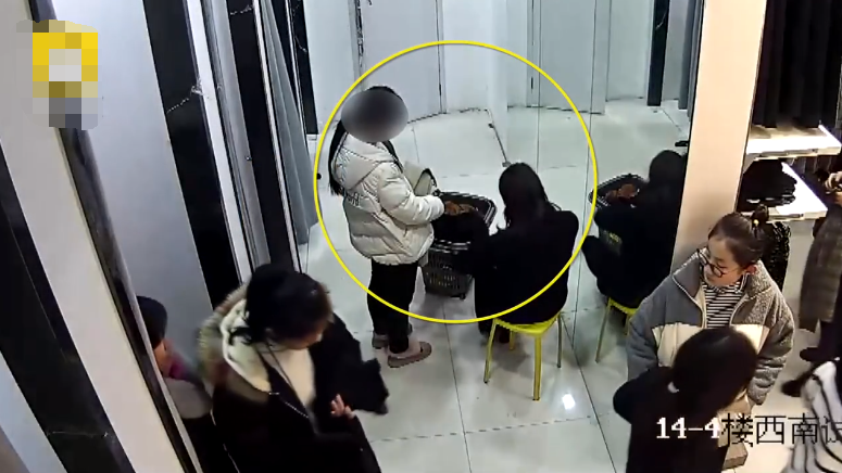 女子商場盜竊5件新意，竟然利用13歲女兒掩護，網友：不配當媽