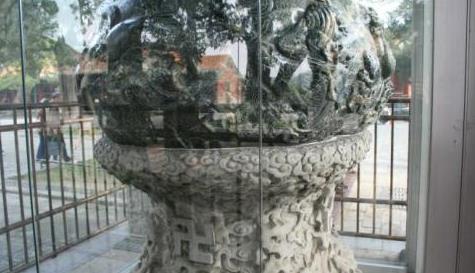 7000斤的国宝，被拿去做了300年的咸菜缸，专家：实在“憋屈”