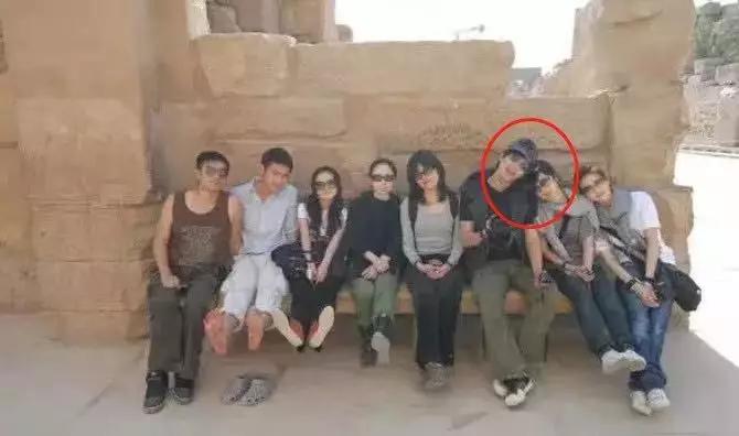 胡歌好惨，一男的，还是大帅哥