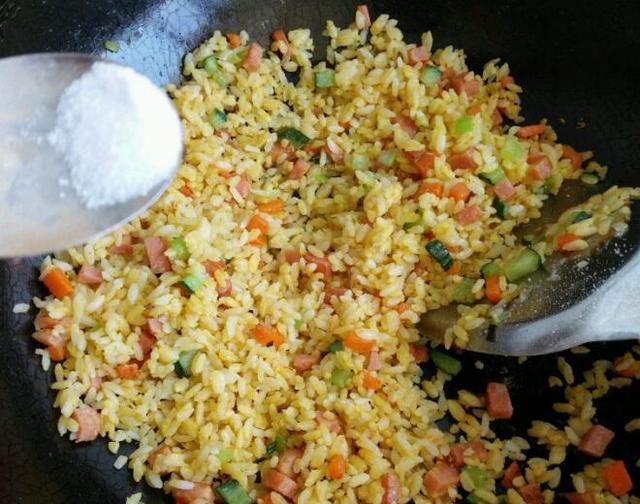 蛋炒饭是先炒“饭”还是先炒“蛋”，20年都炒错了，难怪婆婆嫌弃