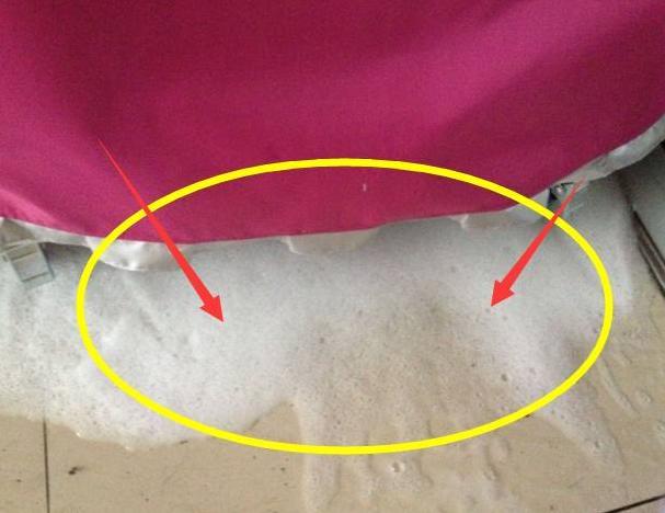 洗衣机水管能直接插入地漏？别犯傻了，我家每次洗衣服都漏水