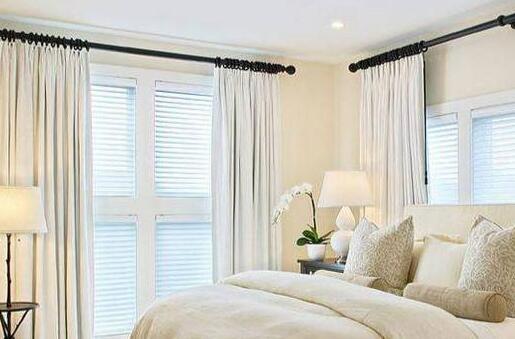 裝修窗簾萬萬不要用羅馬桿了，有錢人都興裝這種，美觀又方便