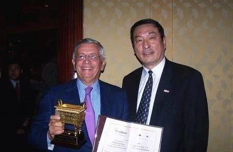 NBA前总裁首次就莫雷事件发声：热爱运动，期盼团结，初心不改！