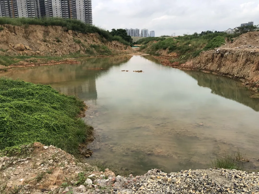 多人在南宁买房，交钱数月后仍只见一个大坑