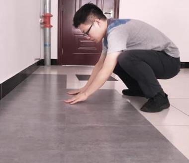 去了香港才知道，电线早已不埋墙里了，瞧人家怎么装，美观又高级