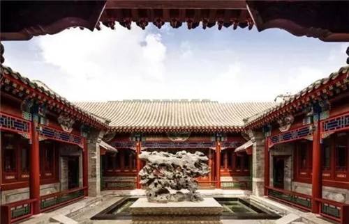 和小伙伴在大杂院玩耍是回不去了，但可以拥有这个院儿！