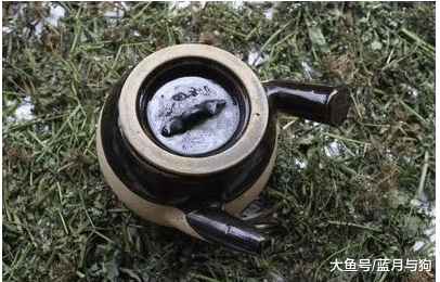 在农村老人说，''东西有四不借，借了家败亡''，到底是哪四样东西