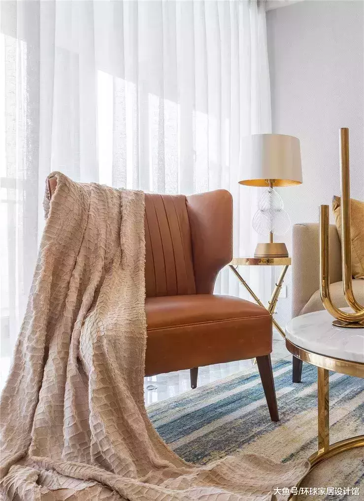 太聪明了! 书房这样搁一块板, 书桌不用买还显宽敞!