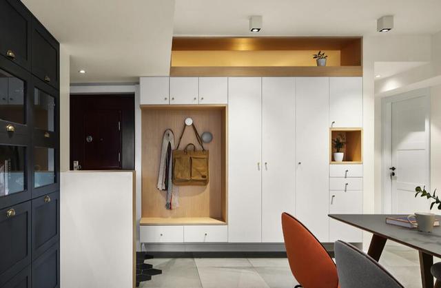 玄关别做鞋柜了，太浪费！这么设计才实用，再买100双鞋都能装下