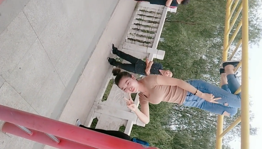 本以为是个美女，倒过来看我就不这么认为了！