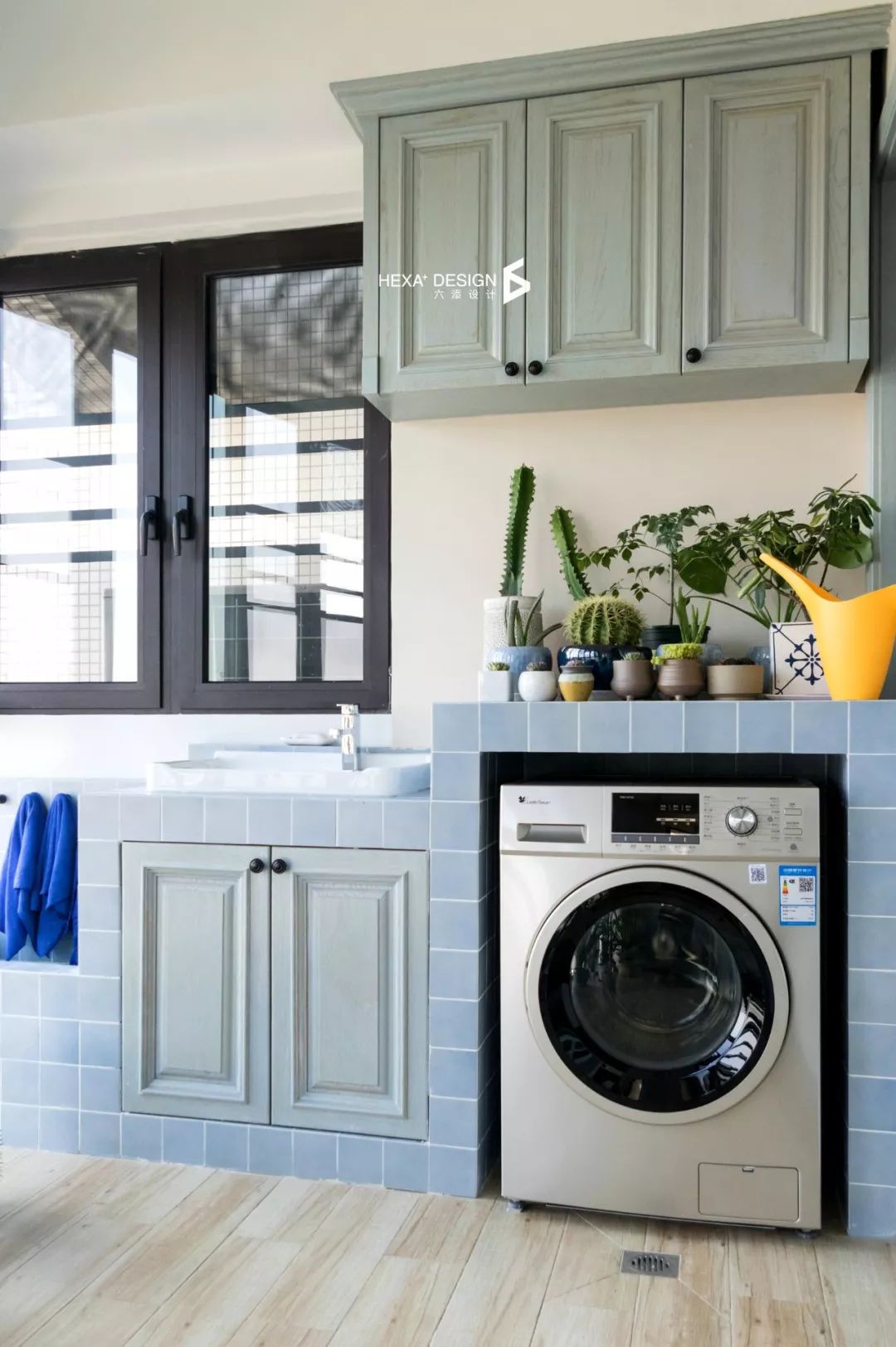 阳台装上洗手盆，实用方便，简洁美观