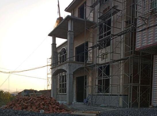 砸40万在农村建两层半小别墅被邻居们说不值，气得我三天吃不下饭