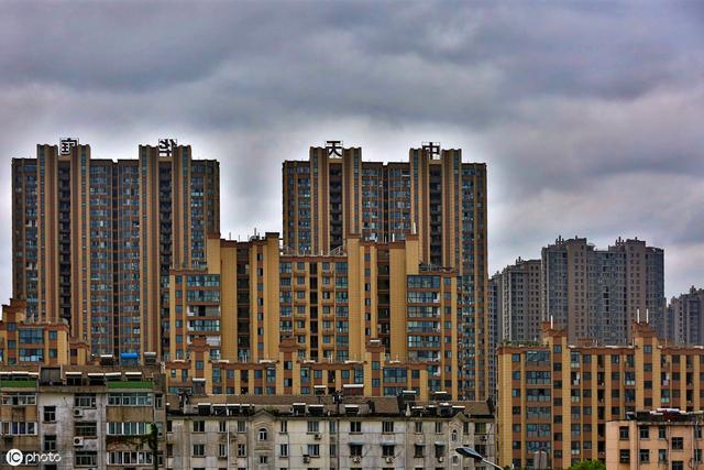 房价只涨不跌的神话破灭，谁说买房只赚不赔？