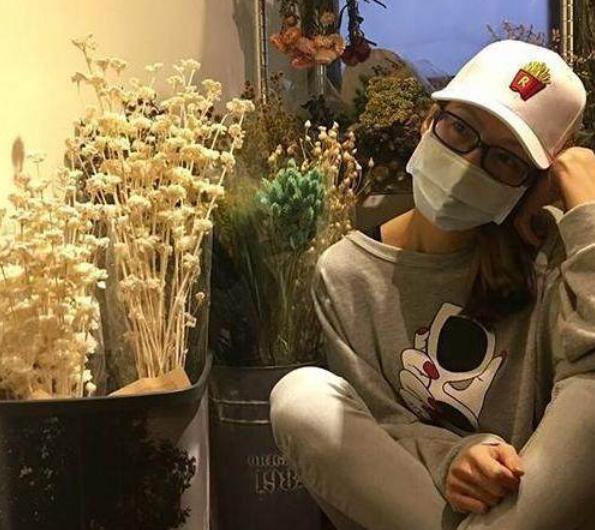 晒晒何润东一家人住的豪宅，家里走廊像酒店一样，光卧室就十几间