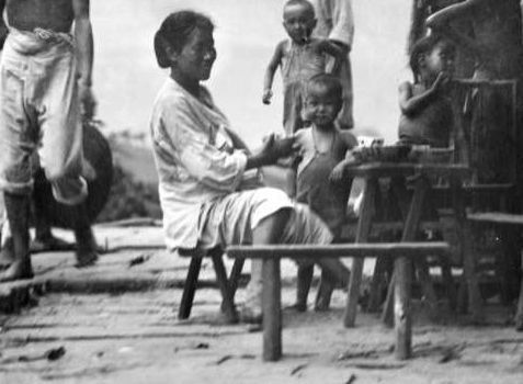 100年前的老照片：图3只有在农村才会看到，图4已看不到!