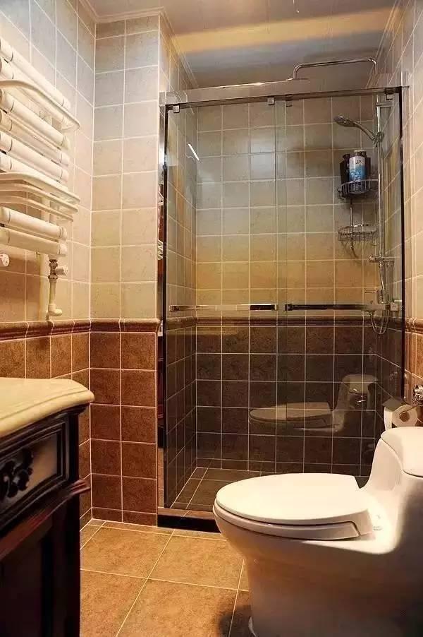 头一次见卫生间瓷砖这么贴，太漂亮了，朋友都抢着来他家上厕所