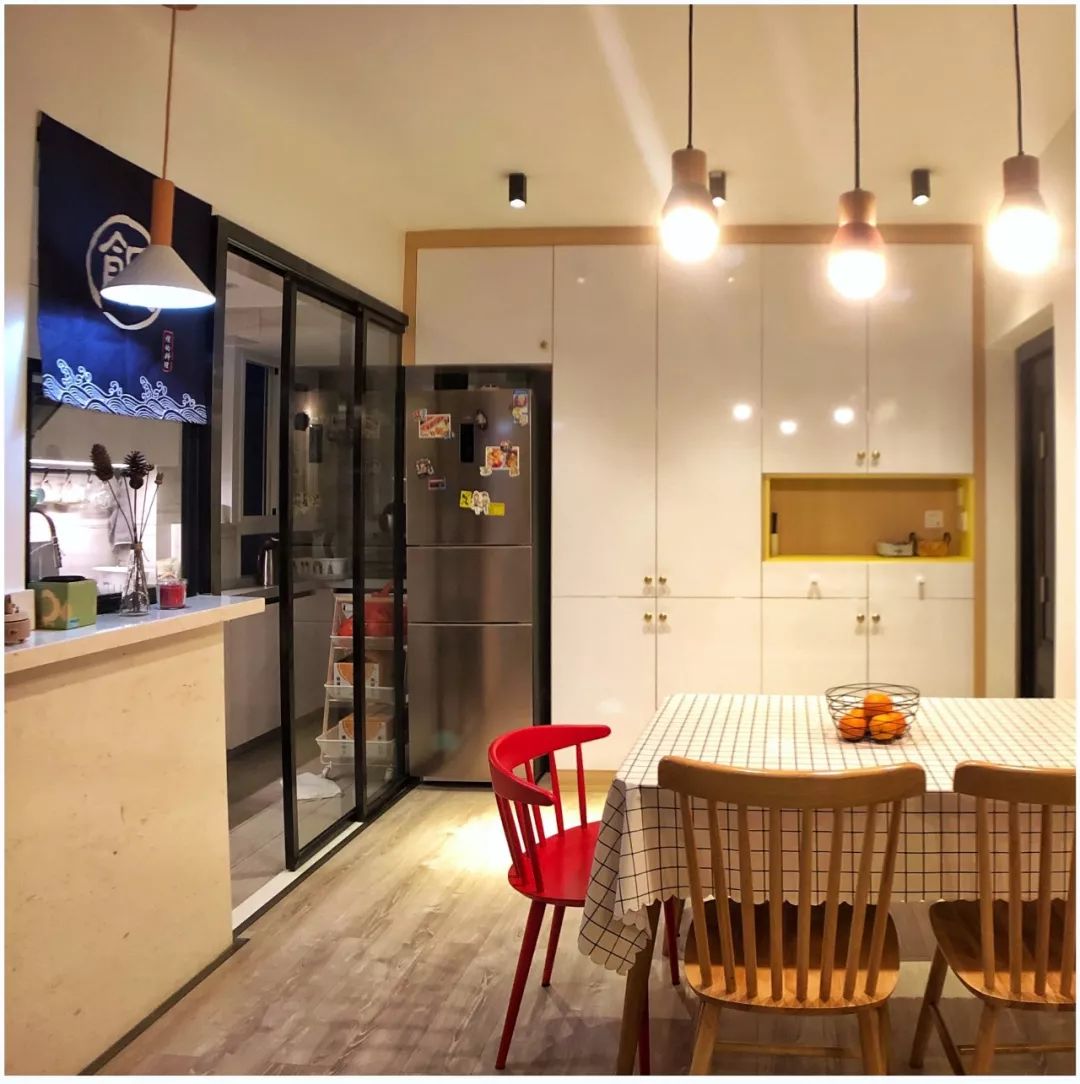 定制餐边柜，空间不浪费，看着也很美！