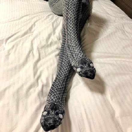 动物爪子袜? 每售出一双袜子, 就有一只动物失去双脚!