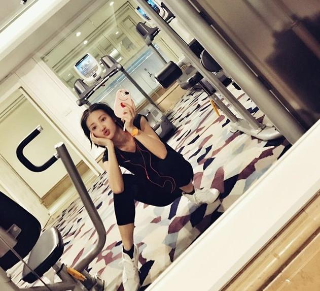 参观金晨现实住的豪宅，装修布置很气派，如今在家当豪门女神