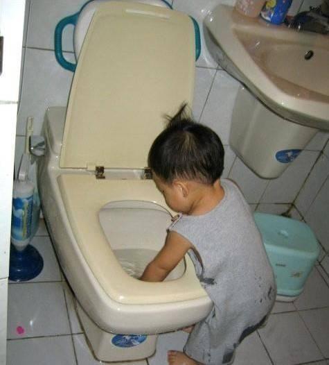 家有萌宝，如何避免他“孝敬”的不明液体