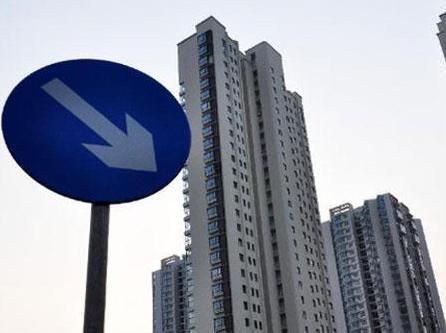 房价要降了吗？中介小哥原话：炒房客着急卖房，看房的人寥寥无几