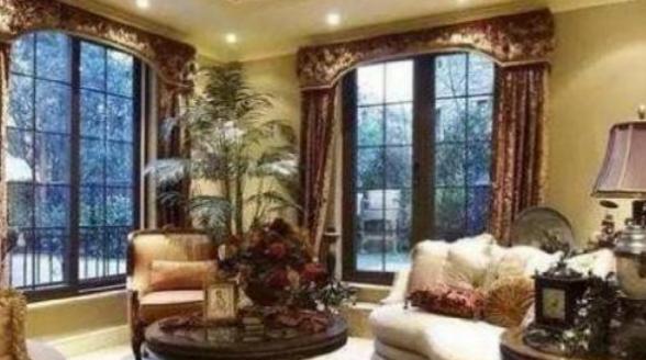 带你参观马伊琍的豪宅，客厅中间还有两根大柱子，只怪面积太大了