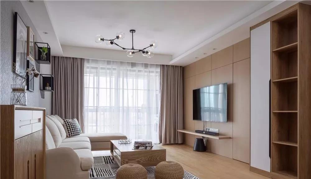 我家小户型客厅面积并不大，但却让人觉得很舒服