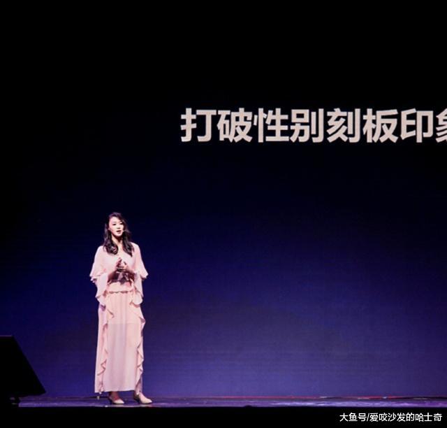 192的惠若琪亮相，穿粉色拖地裙竟露脚踝，网友：逼死多少普通人