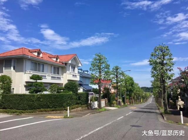 在日本，为何有钱人住公寓，穷人住独栋？原因很简单