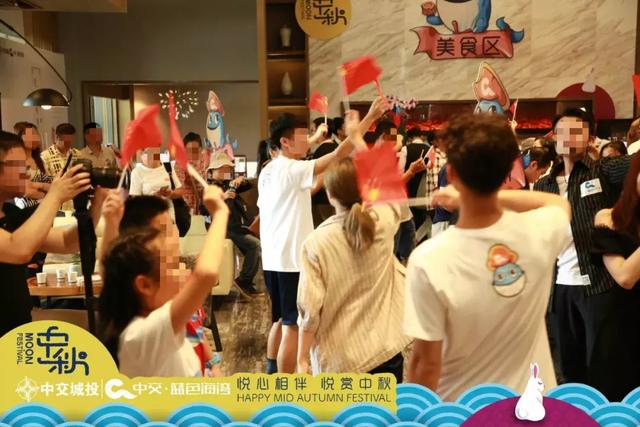 又是她！500人蜂拥而至！今天可是中秋节