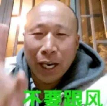 女司机边开车边敷面膜，交警有点蒙！还有这种操作？