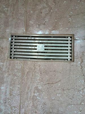 淋浴房别装老式地漏了，现在流行隐形地漏，排水快更上档次！