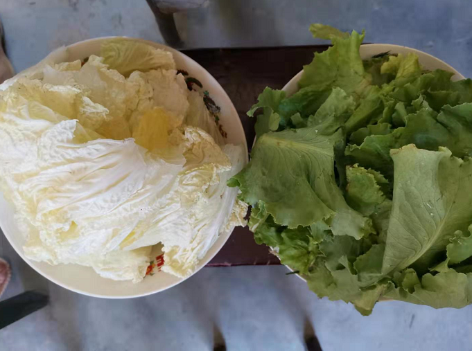 农村巧妇自制火锅，成本80元，全家吃得饱饱的：农村生活成本真低