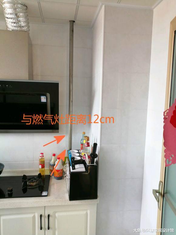 被外行师傅坑惨！燃气灶与管道相距12cm，每每开火，担惊受怕！