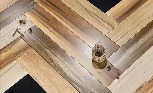 木纹砖从挑选到铺贴全流程，看完才知道为什么大家都爱木纹砖