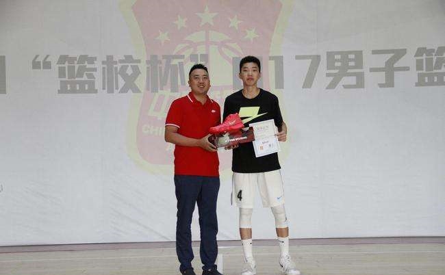 杜锋急需增加两人进入轮换，二线2人成希望，一线2人却让人失望！