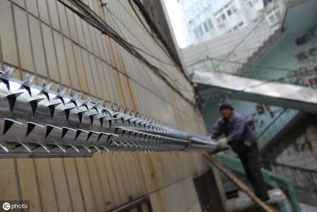 防盗窗现在越来越没人装了，这种小偷看见都害怕，实用！