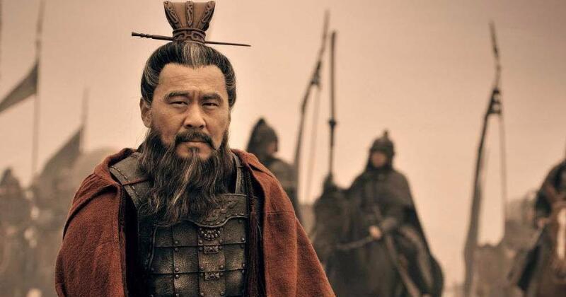 令君和曹操是君臣关系吗？他们的关系，不是君臣是制衡