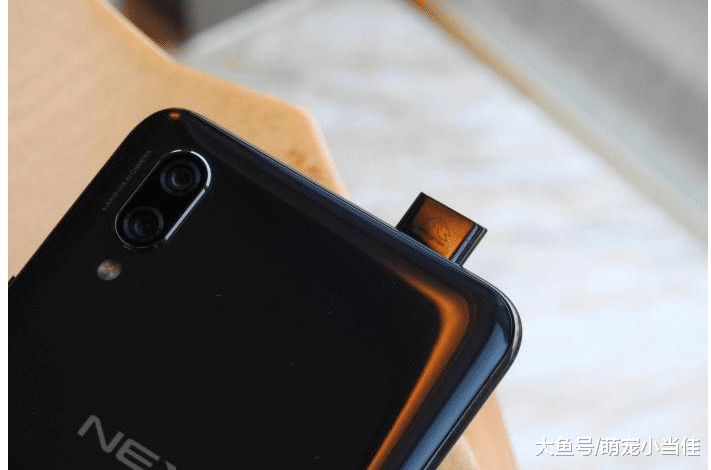 真不差钱, vivo NEX销量击败三星, 比出货过百万牛很多
