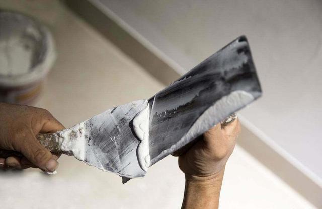 新房刚装完墙面就鼓小泡，老师傅：不注意这4个细节难怪毁房