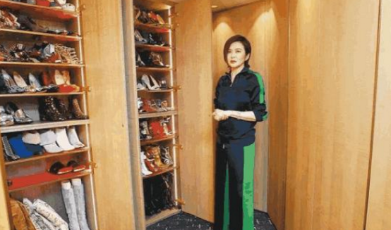 带你参观关之琳住的豪宅，房子位于市中心富人区，起码价值过亿