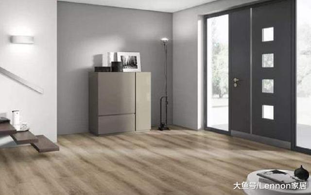 新房铺瓷砖好还是铺木地板？不如采取这种设计，省钱实用