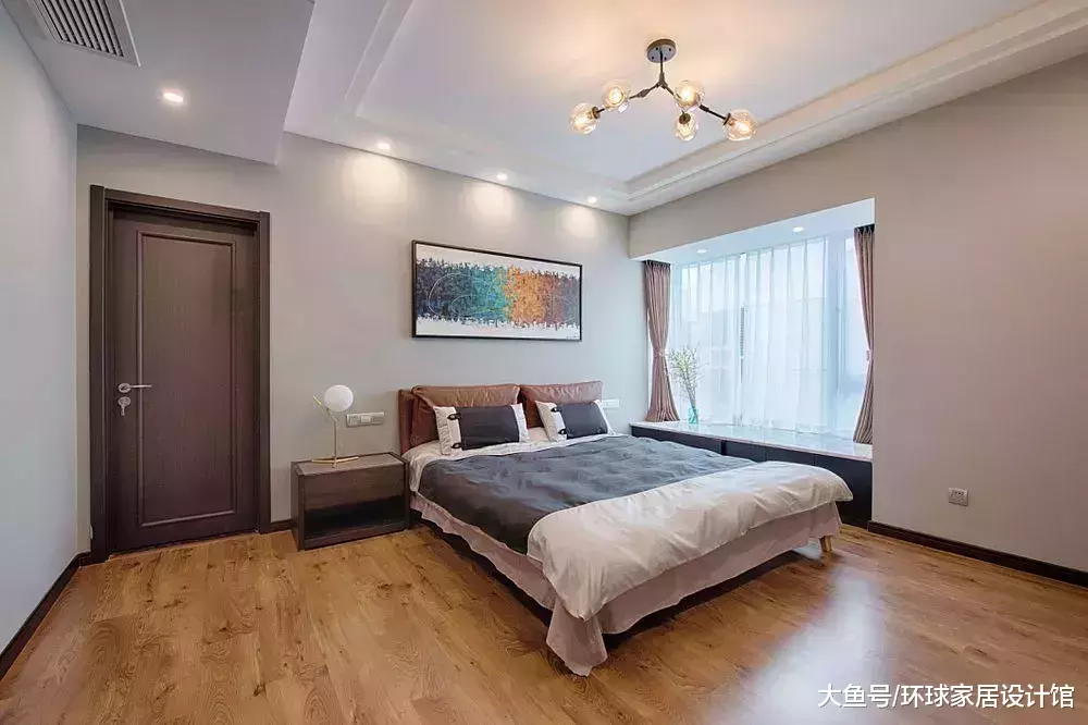 美到心坎里！130㎡現代簡約風，客廳這么裝才有范兒！