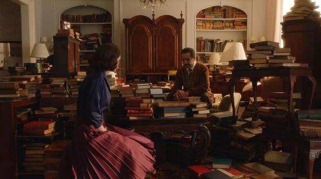 火爆话题的“麦瑟尔夫人”又来了，这样的高级搭配，我不配