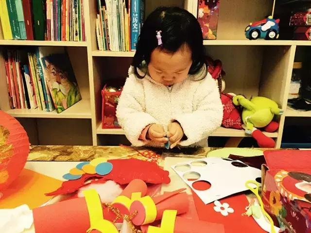 客厅变书房, 治好全家爱看电视的毛病【漫画】