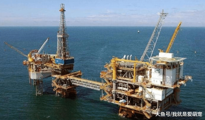 非洲最富有的國家, 人均GDP是中國的四倍, 首都離本土160公里