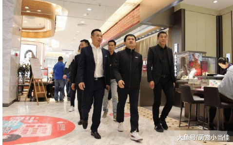 中国最赚钱的体育品牌, 一年卖出6000万双鞋子, 光店铺就有上万家