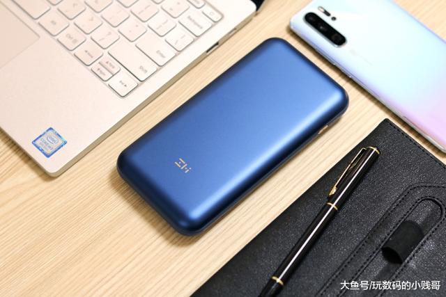 ZMI10号电源Pro：出差档的福音，不仅能充电，还能充当扩展坞