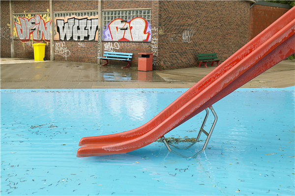 从南方到北方，绿城的碧蓝泳池澄澈依旧